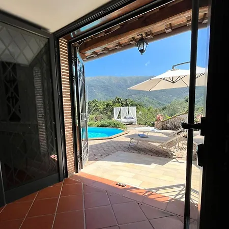 Daniela Βίλα Camaiore